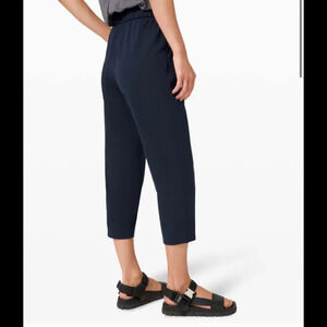 Lululemon Keep Moving Crops 23' True Navy size 4